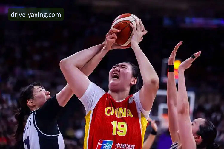 战术博弈与团队协作：中国女篮的“一大四小” vs 传统双塔，哪种模式更胜一筹？